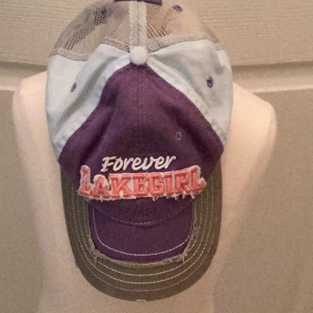 🧢NWT LakeGirl Baseball Style Cap So Fun to Wear Closet Must Have 🧢